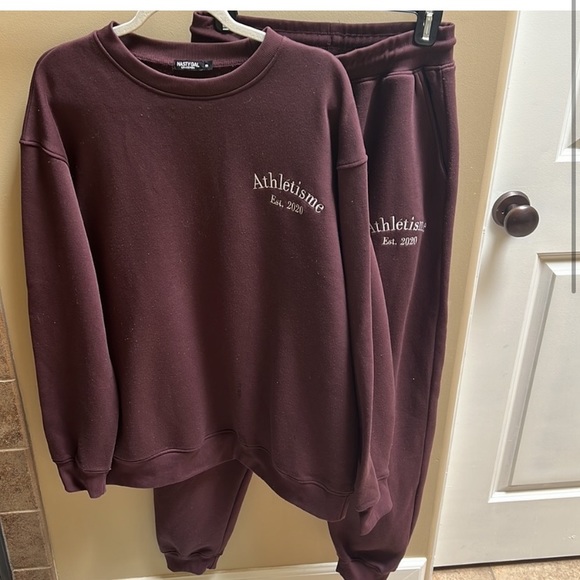 Maroon lounge set! - Picture 2 of 5